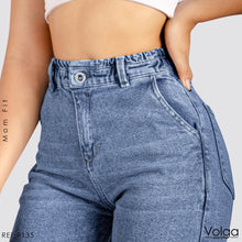 Cargar imagen en el visor de la galería, JEANS MUJER MOM TIRO ALTO PRETINA RESORTADA 9135 OSCURA
