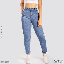 Cargar imagen en el visor de la galería, JEANS MUJER MOM TIRO ALTO PRETINA RESORTADA 9135 OSCURA
